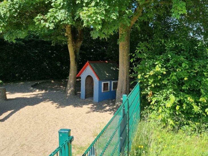 Häuschen auf dem Spielplatz